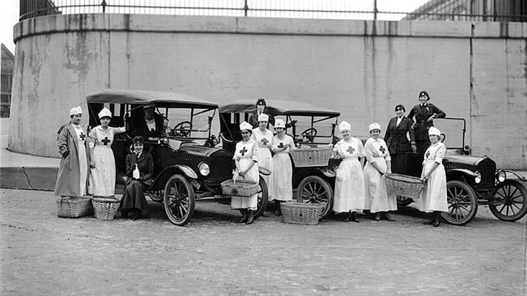 Old image of 1910 nurses 